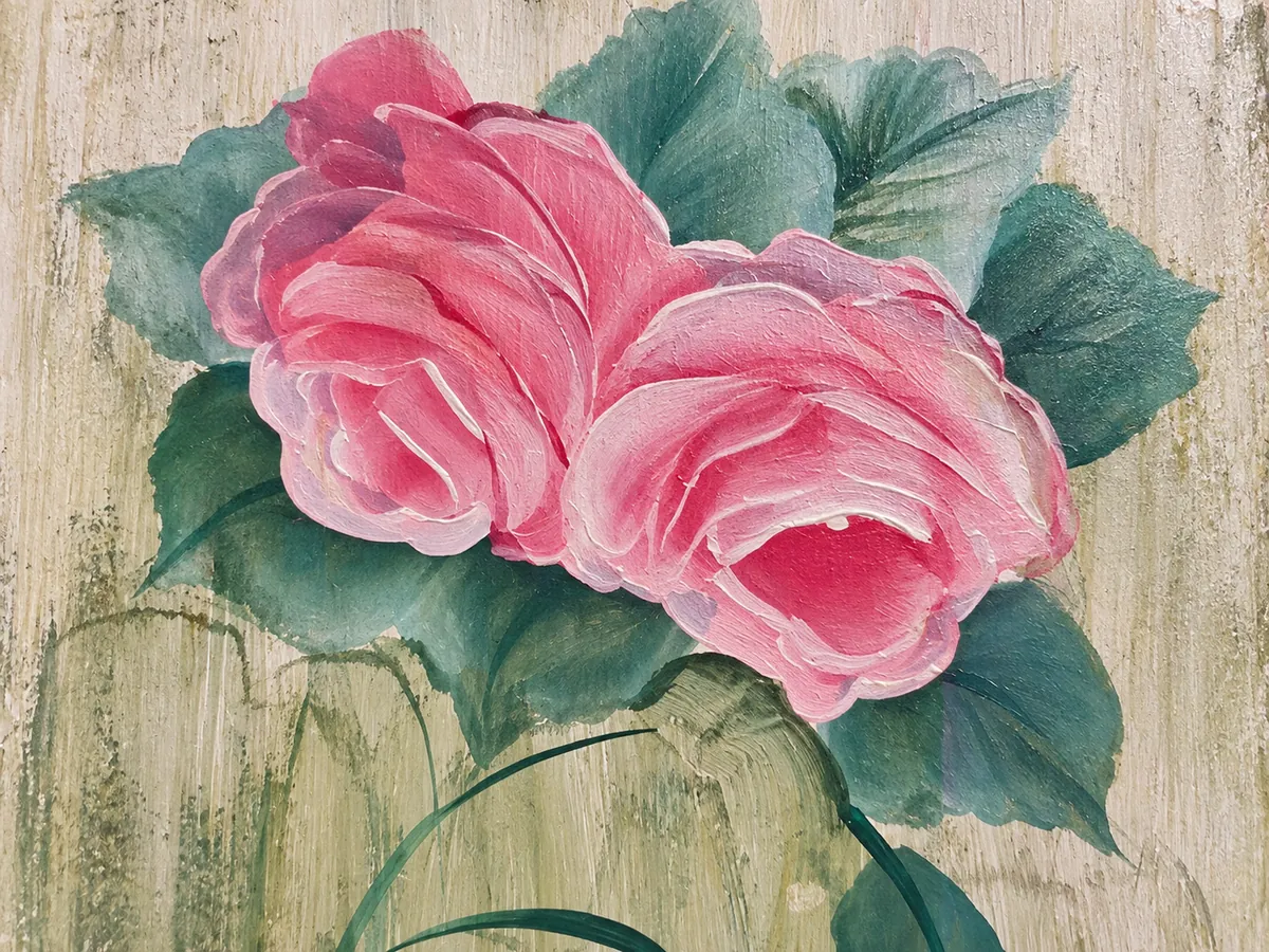 Rosas rosadas y hojas pintadas con técnica americana sobre madera